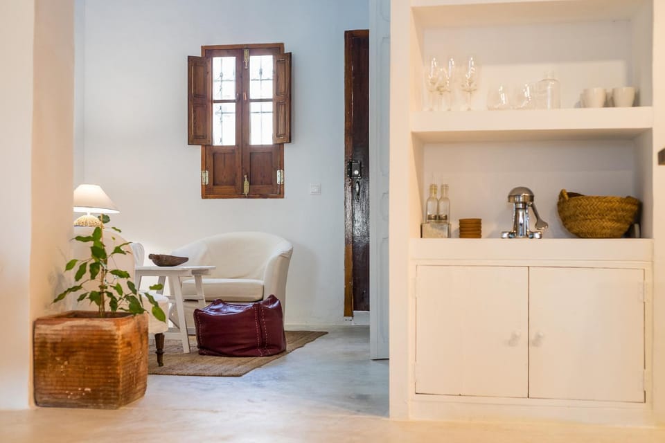 Kitchen or kitchenette, Living room