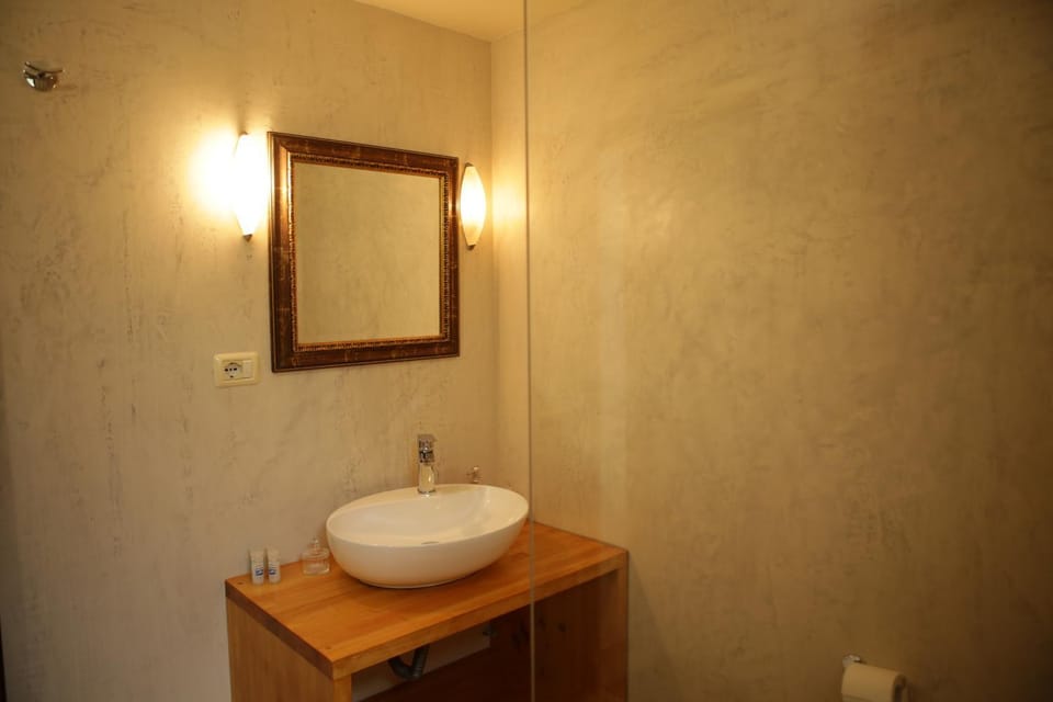 Bathroom, Decorative detail
