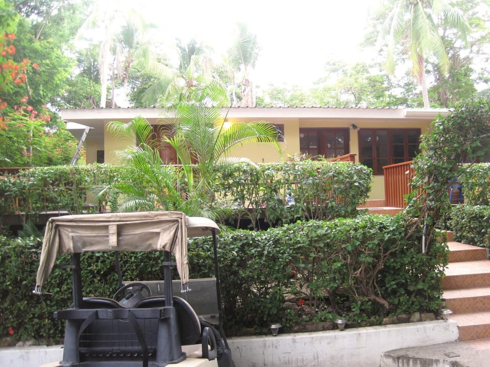 Facade/entrance, Garden, Balcony/Terrace, On site