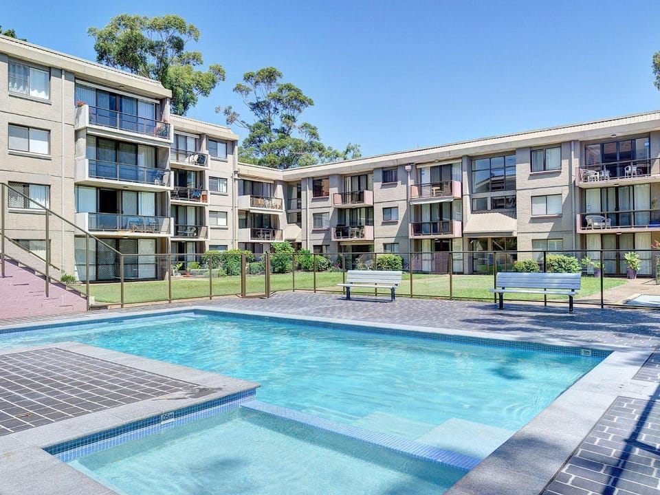 The Poplars, 24,36 Magnus Street - Unit with views, air con and wifi in a complex with a pool Apartment in Nelson Bay