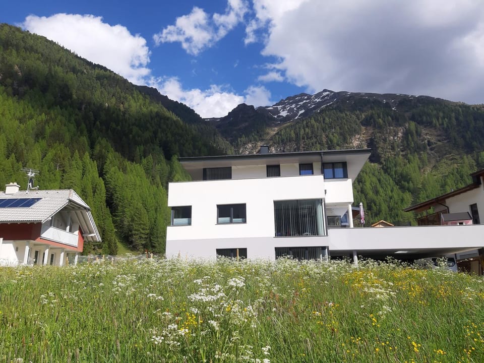 Facade/entrance, Spring, Mountain view