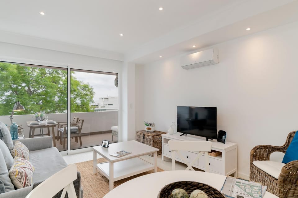 TV and multimedia, Balcony/Terrace, Living room, Seating area, Dining area, Area and facilities