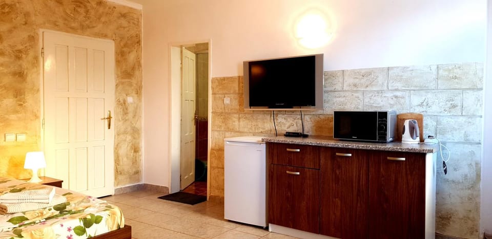 TV and multimedia, Kitchen or kitchenette, minibar