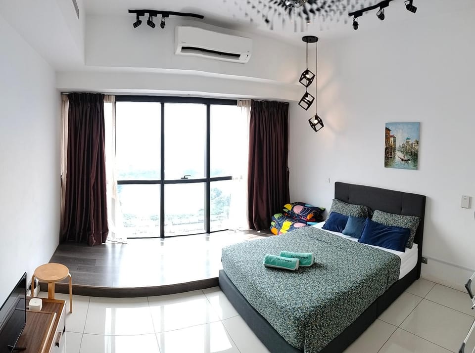 Bedroom, Lake view
