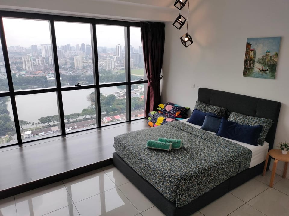 Bedroom, Lake view