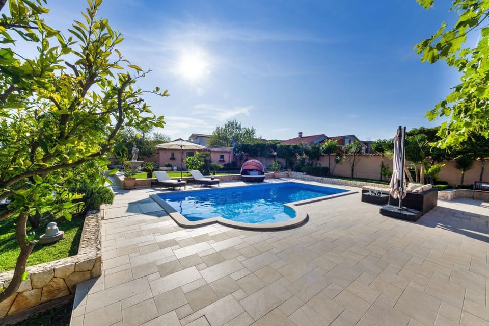 BBQ facilities, Balcony/Terrace, Garden view, Pool view, Swimming pool