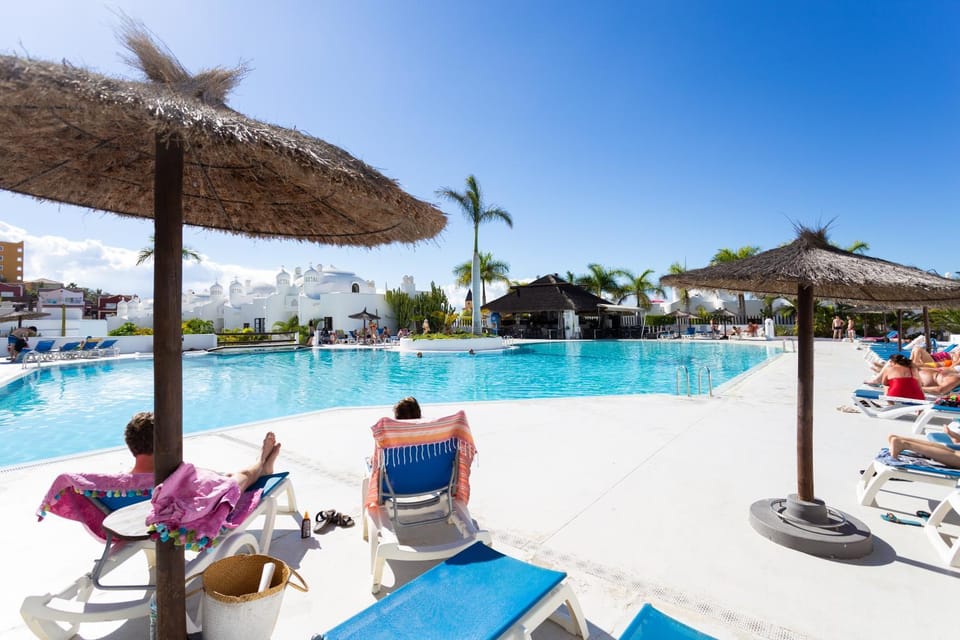 People, Swimming pool, Swimming pool