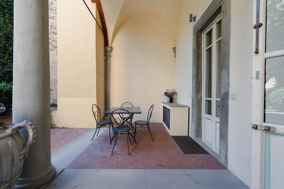 Piazza Dei Ciompi With Private Garden Apartment in Florence