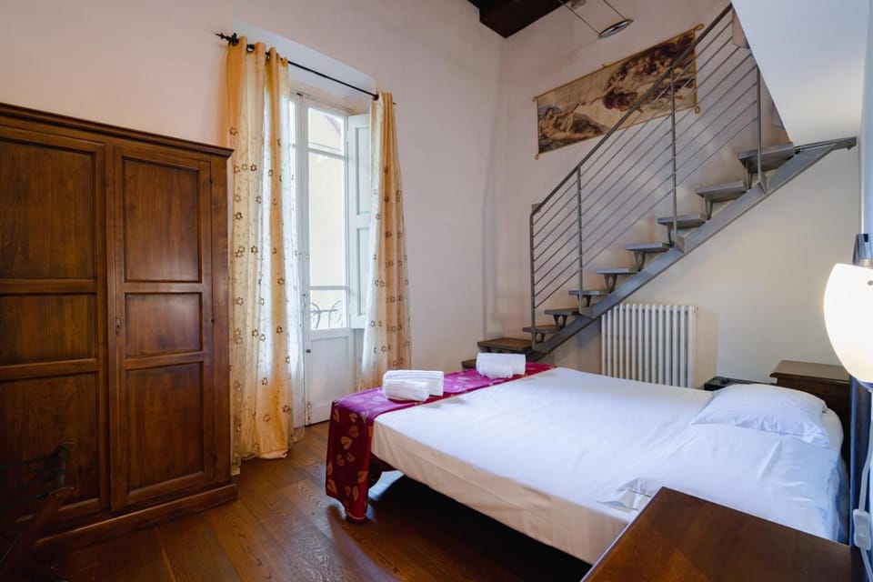 Piazza Dei Ciompi With Private Garden Apartment in Florence