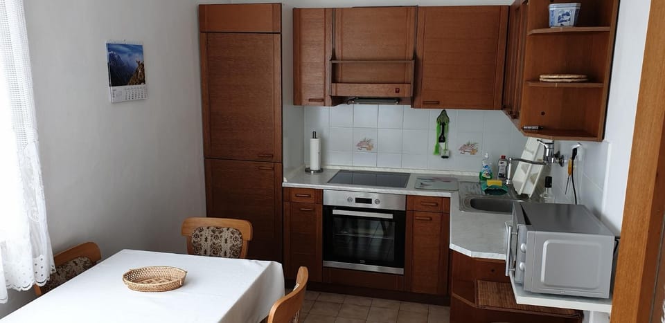 Kitchen or kitchenette, Dining area, stove, kitchen