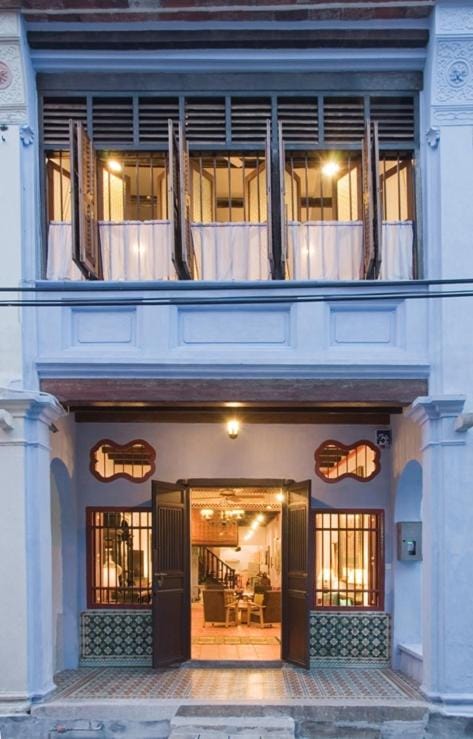 Facade/entrance