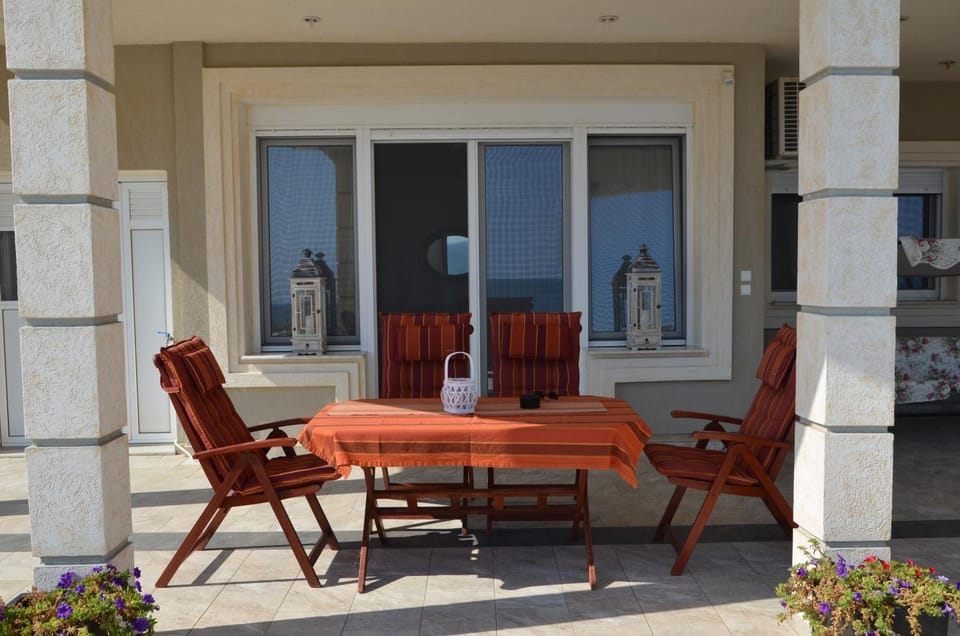 Balcony/Terrace, Seating area, Dining area, Sea view