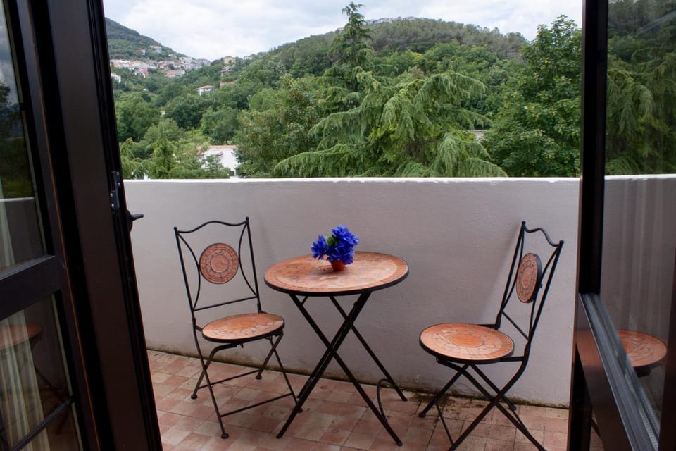 Balcony/Terrace, Mountain view