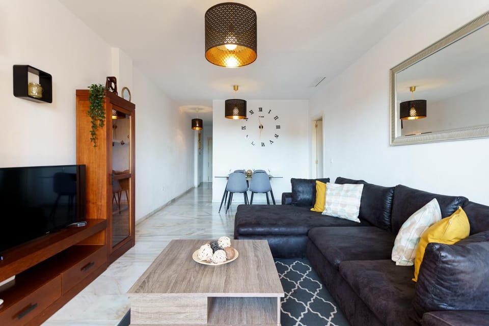 Spacious Beachfront Flat with Sea Views and Private Indoor Parking Apartment in Benalmadena