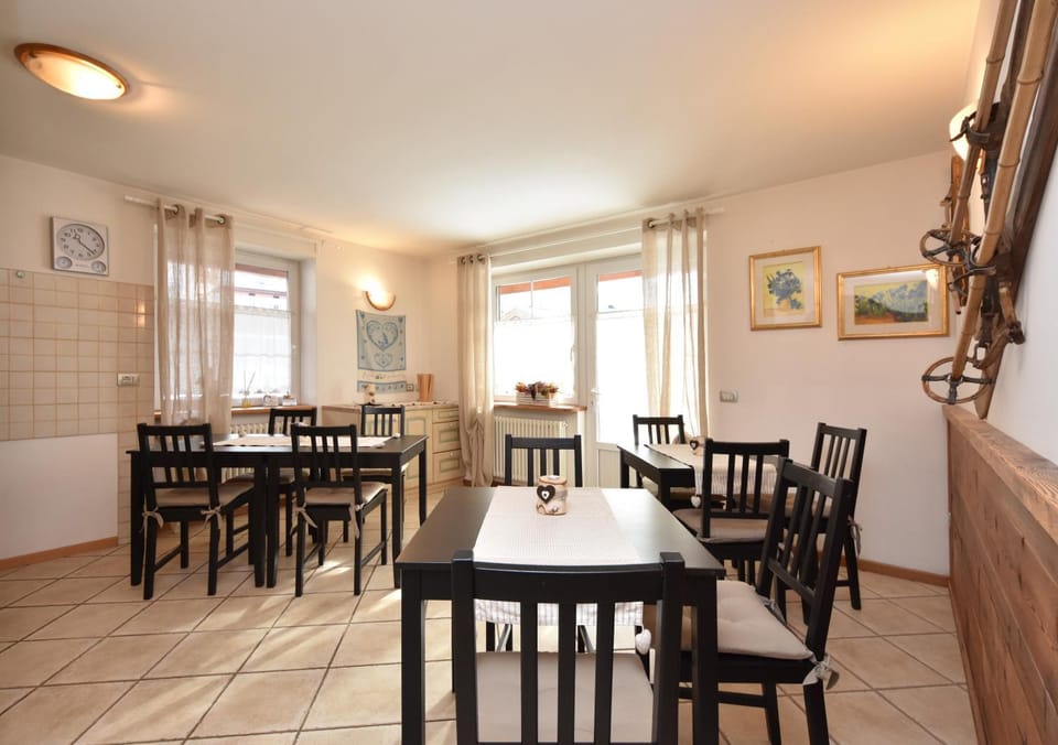 Restaurant/places to eat, Dining area
