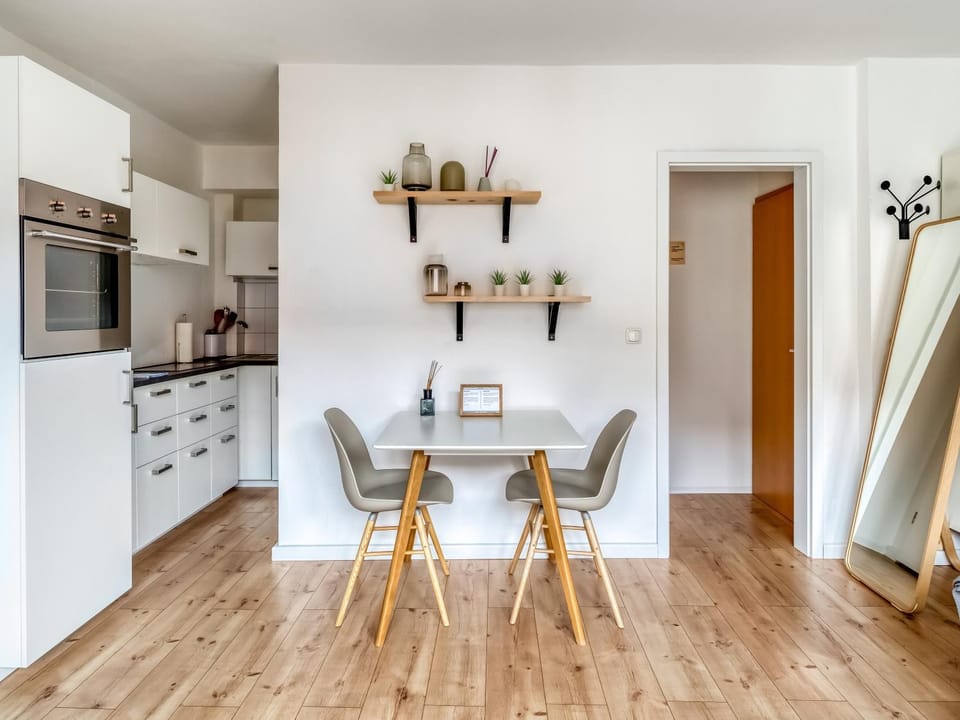 Dining area, kitchen