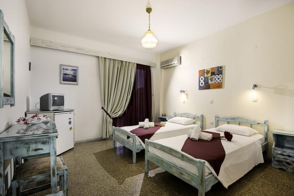 Bed, TV and multimedia, Coffee/tea facilities, Photo of the whole room