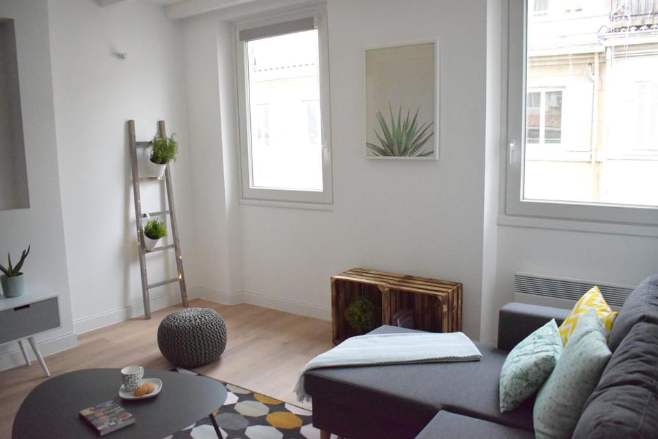 Bed, Living room