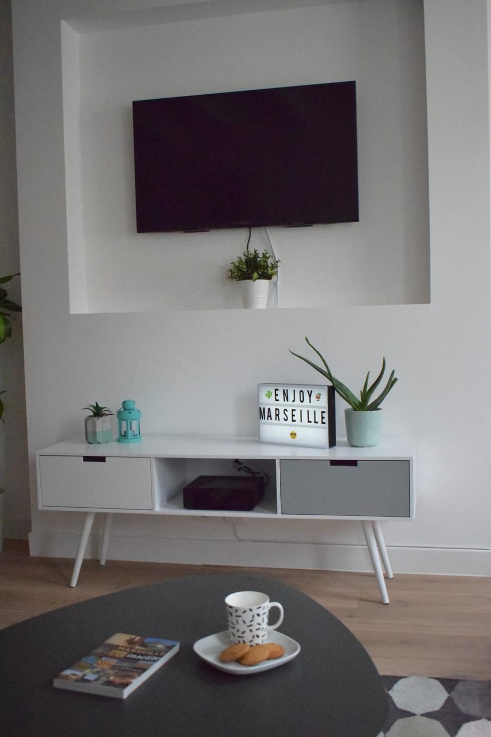 TV and multimedia, Living room, Decorative detail