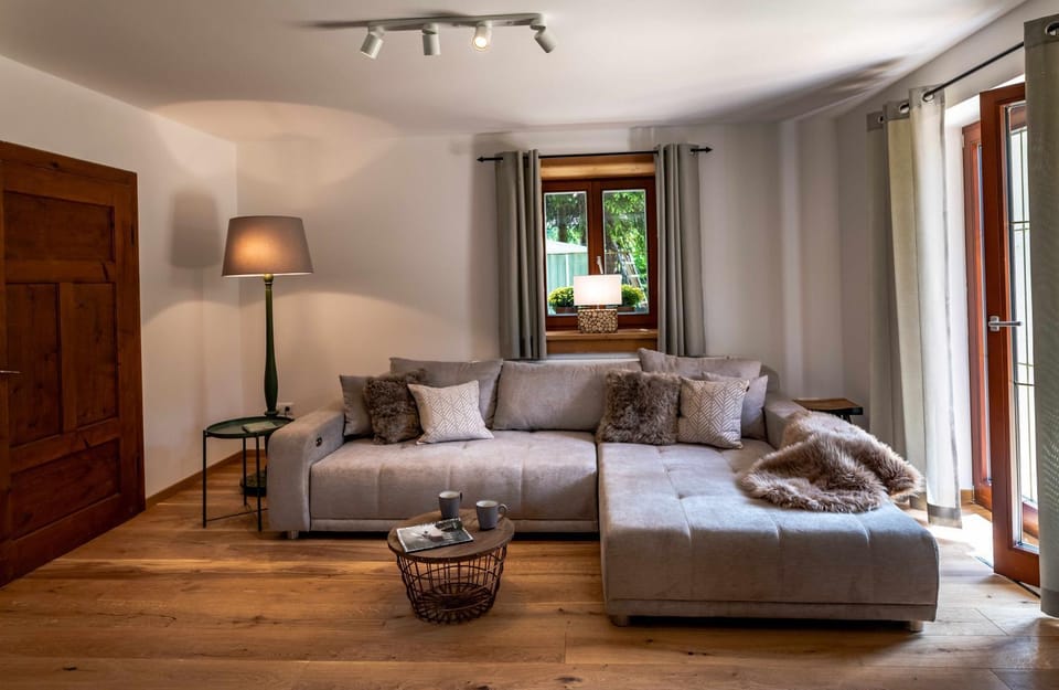 Living room, Photo of the whole room, Seating area