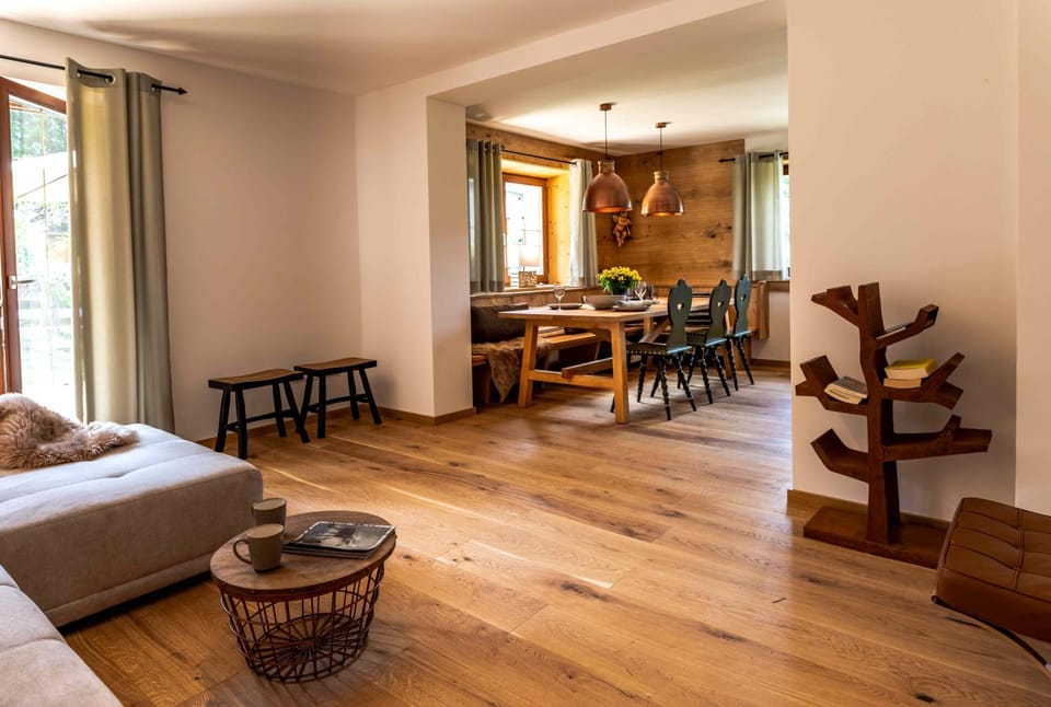 Living room, Seating area, Dining area