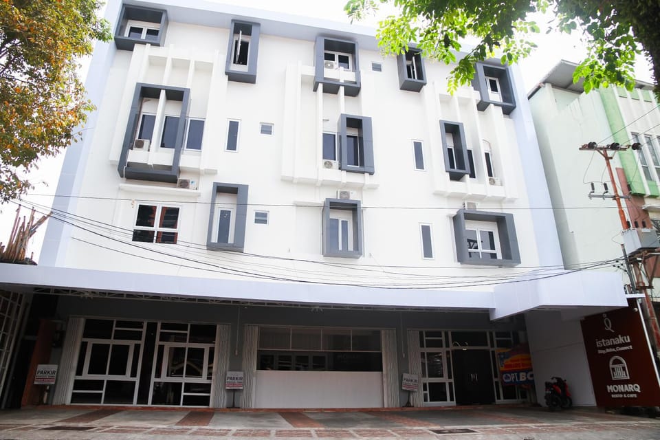 Property building, Facade/entrance