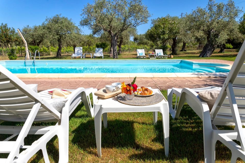 Pool view, Swimming pool, Breakfast