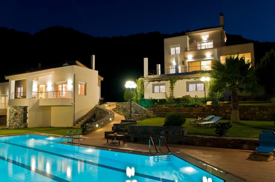 Night, Pool view