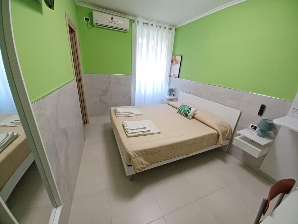 Bed, Photo of the whole room, Bedroom, towels, air conditioner