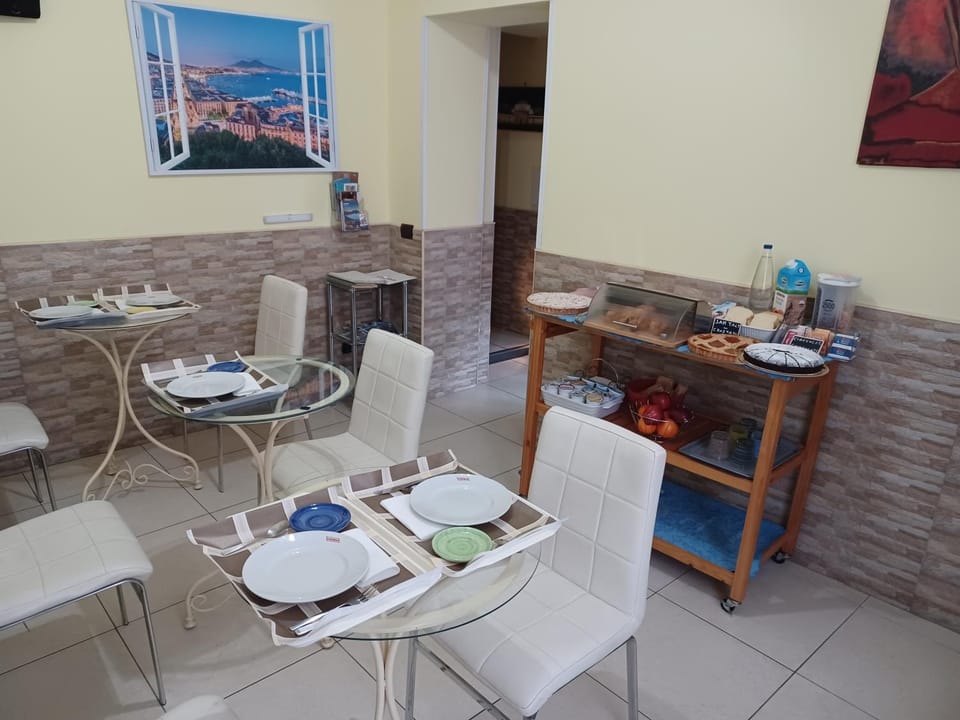 Living room, Dining area, Food