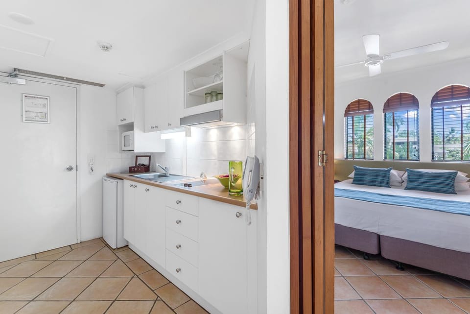 Kitchen or kitchenette, Bedroom