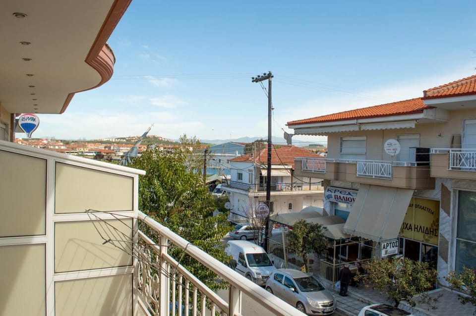 Balcony/Terrace, City view, Street view, Area and facilities