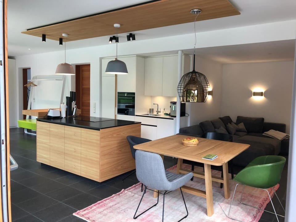 Kitchen or kitchenette, Living room, Seating area, Dining area