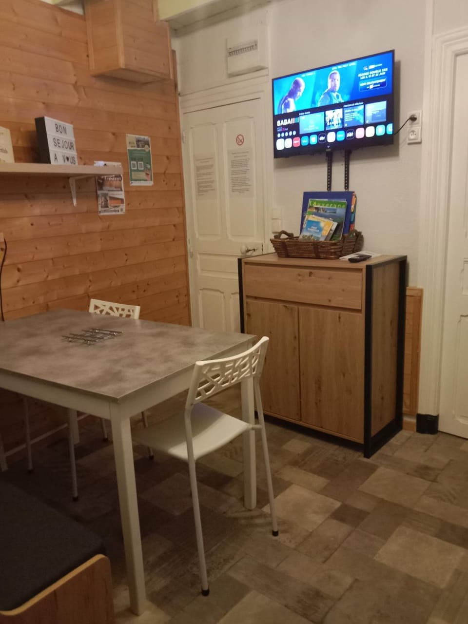 TV and multimedia, Dining area