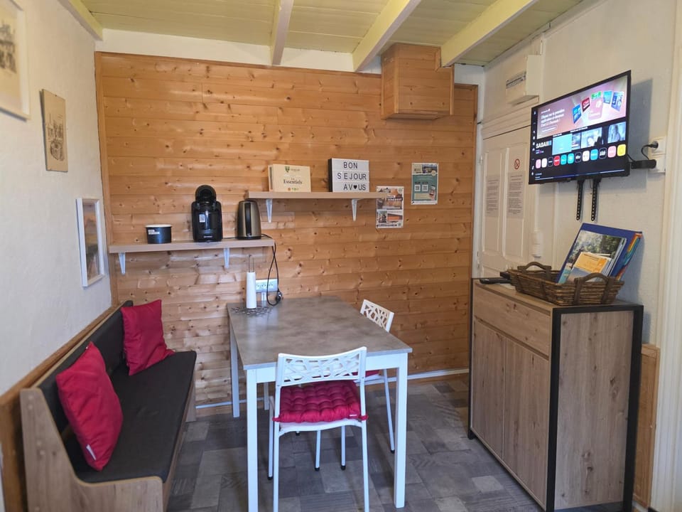TV and multimedia, Kitchen or kitchenette, Dining area