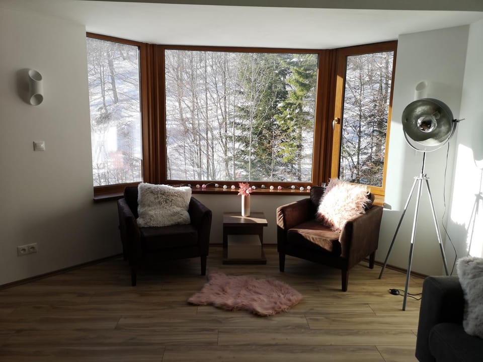 Seating area, Mountain view
