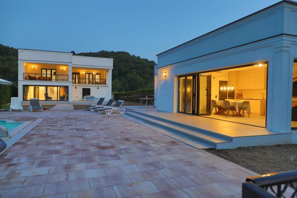 Property building, Swimming pool