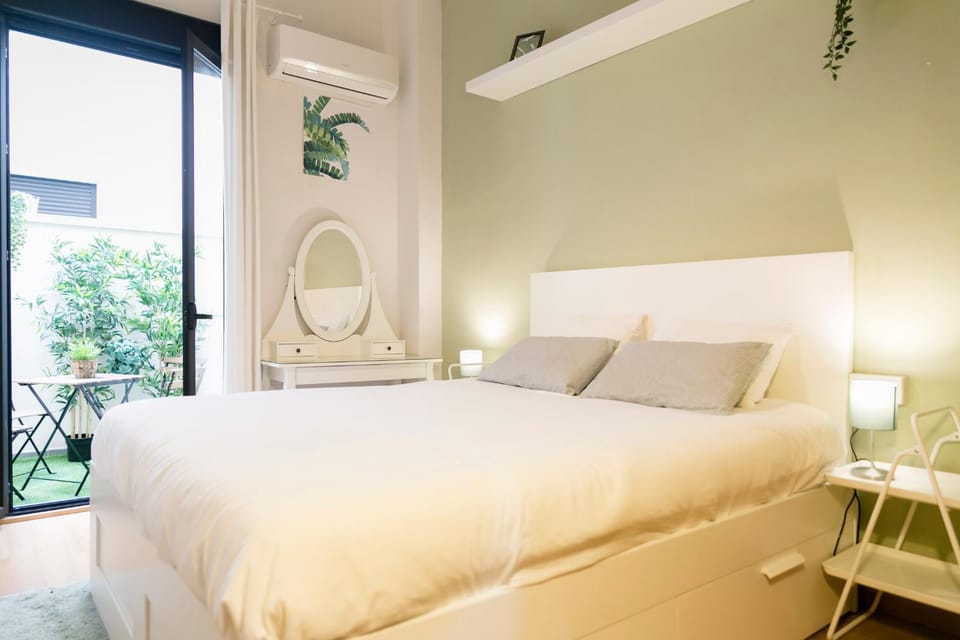 Bed, Photo of the whole room, Bedroom