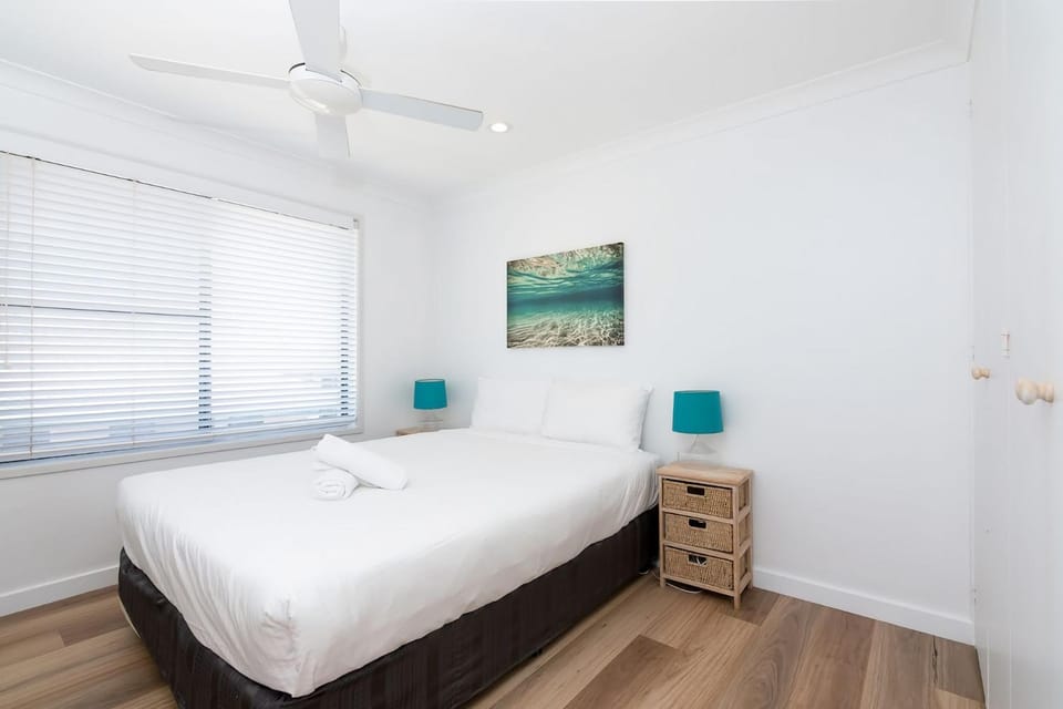 Edgewater 1- Ocean Views - Stone Real Estate Yamba Apartment in Yamba