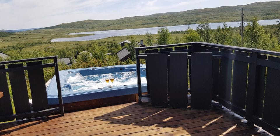 Day, Natural landscape, Hot Tub, View (from property/room), Balcony/Terrace, Mountain view, Pool view