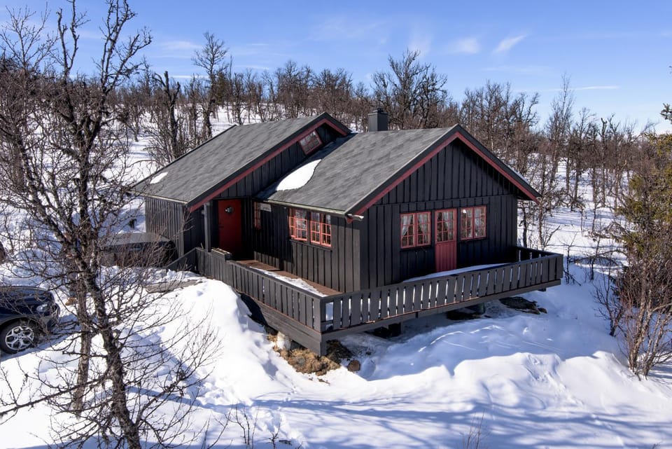 Property building, Off site, Winter, Hot Tub