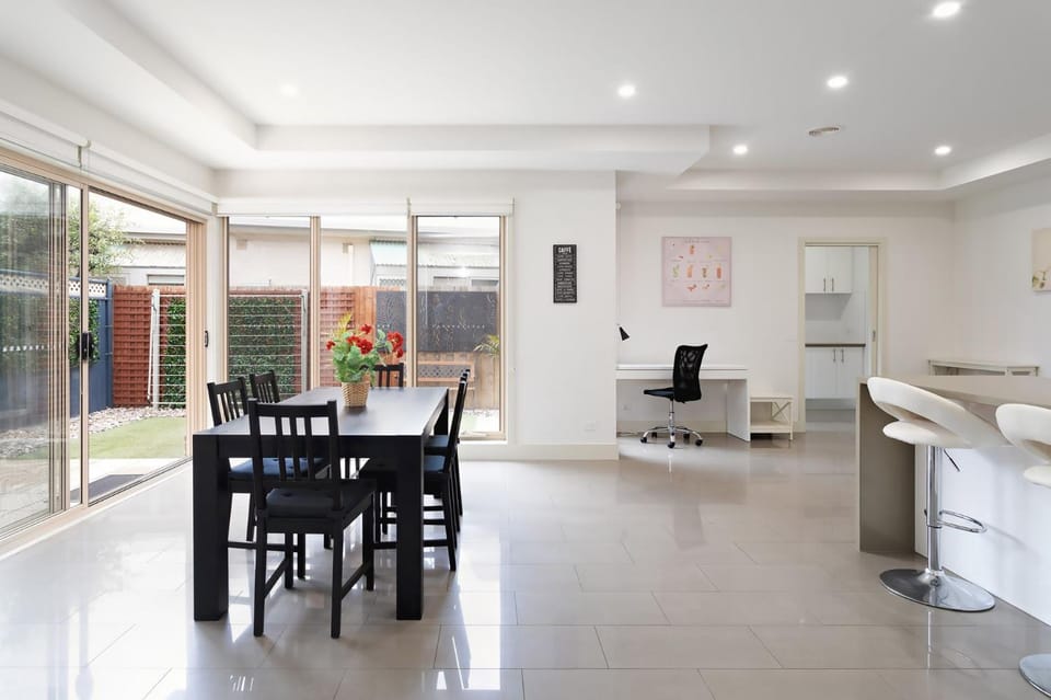 Boutique Stays - Mentone Abode House in Melbourne