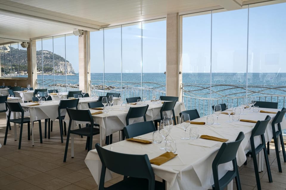 Property building, Restaurant/places to eat, Breakfast