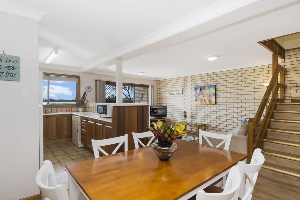 Peninsula Court 6 - River Front - Stone Real Estate Yamba Apartment in Yamba
