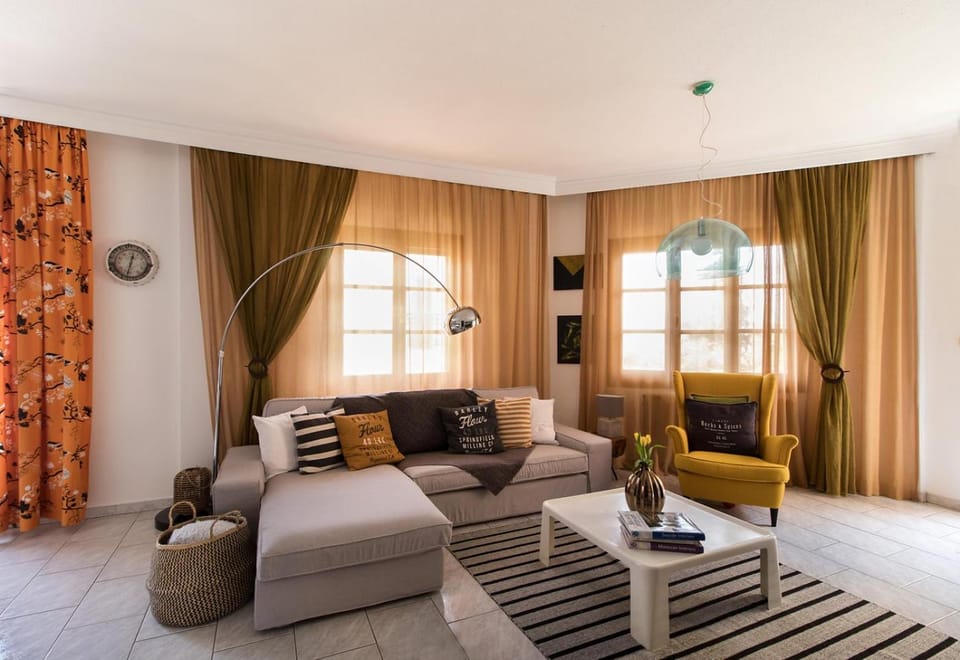 Living room, Seating area
