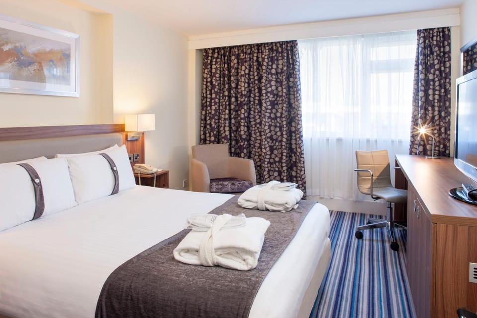 Bed, TV and multimedia, Coffee/tea facilities, Photo of the whole room, Bedroom, Pets, Pets, children, young children, older children, Family, hair dryier, pet friendly, pet friendly, air conditioner