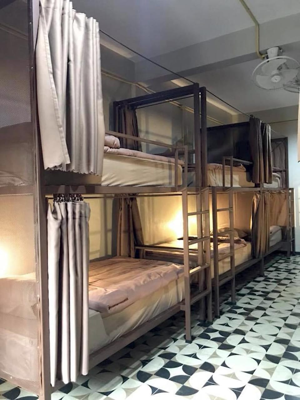 Bed, Photo of the whole room, Bedroom, bunk bed, air conditioner