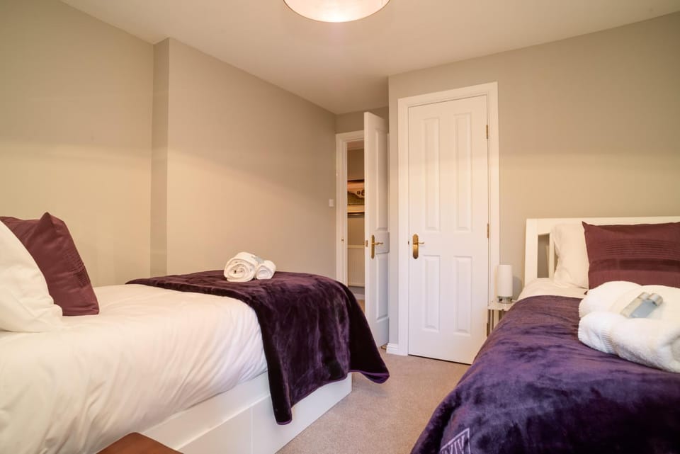 Bed, Photo of the whole room, Bedroom, towels, wardrobe