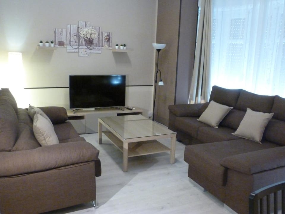 Communal lounge/ TV room, Seating area, Evening entertainment