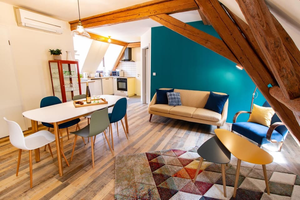 Photo of the whole room, Dining area